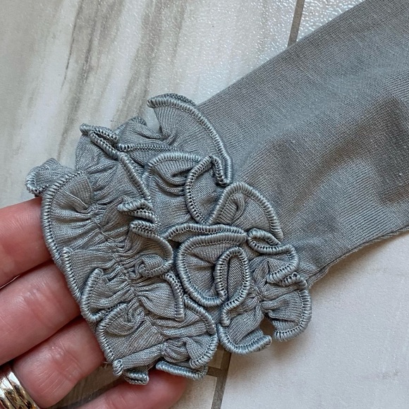 NWT RuffleButts Gray Long Sleeve Ruffle Layering Bodysuit, size 3-6M - Picture 2 of 11